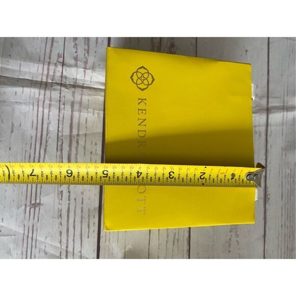 Kendra Scott gift box and bag set - Picture 3 of 11
